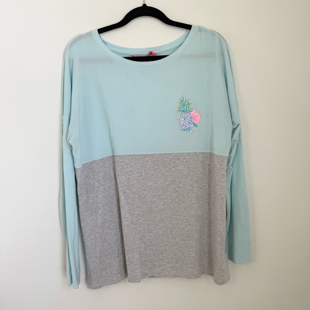 Lilly Pulitzer Finn Top in Light Blue / Grey Logo On Back Long Sleeve Size L